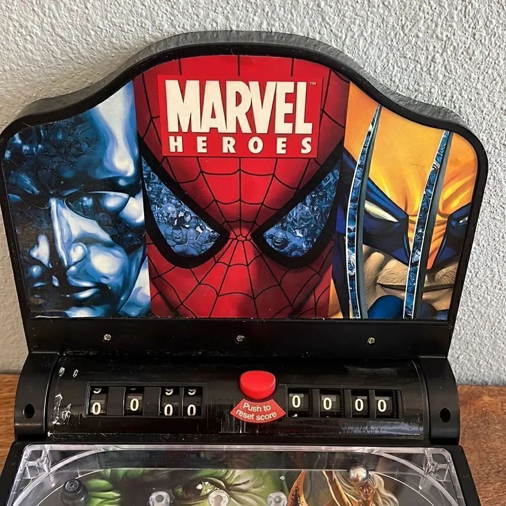 Marvel Pinball Machine  - Picture 3 of 4
